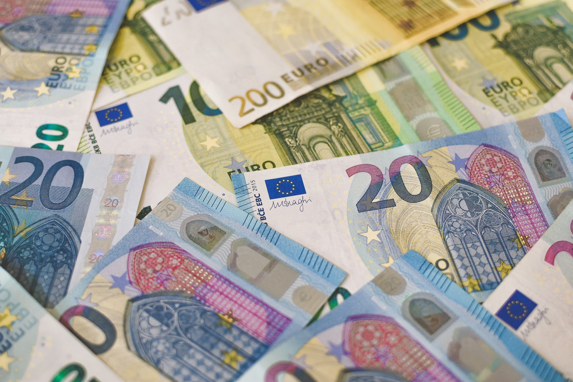 Main advantages of payments in euros for companies